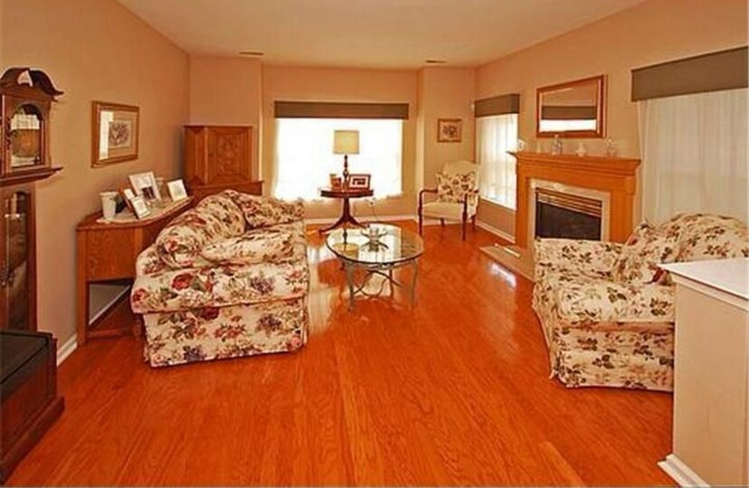 Foto principal - 8201 Normandy Dr