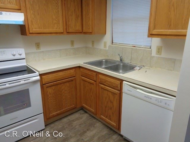 Building Photo - 5267-5277 Brandy Oaks Ln