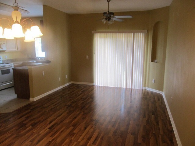 Foto del edificio - GREAT 3 BDRM 2-1/2 BATH WITH 1 CAR GARAGE ...