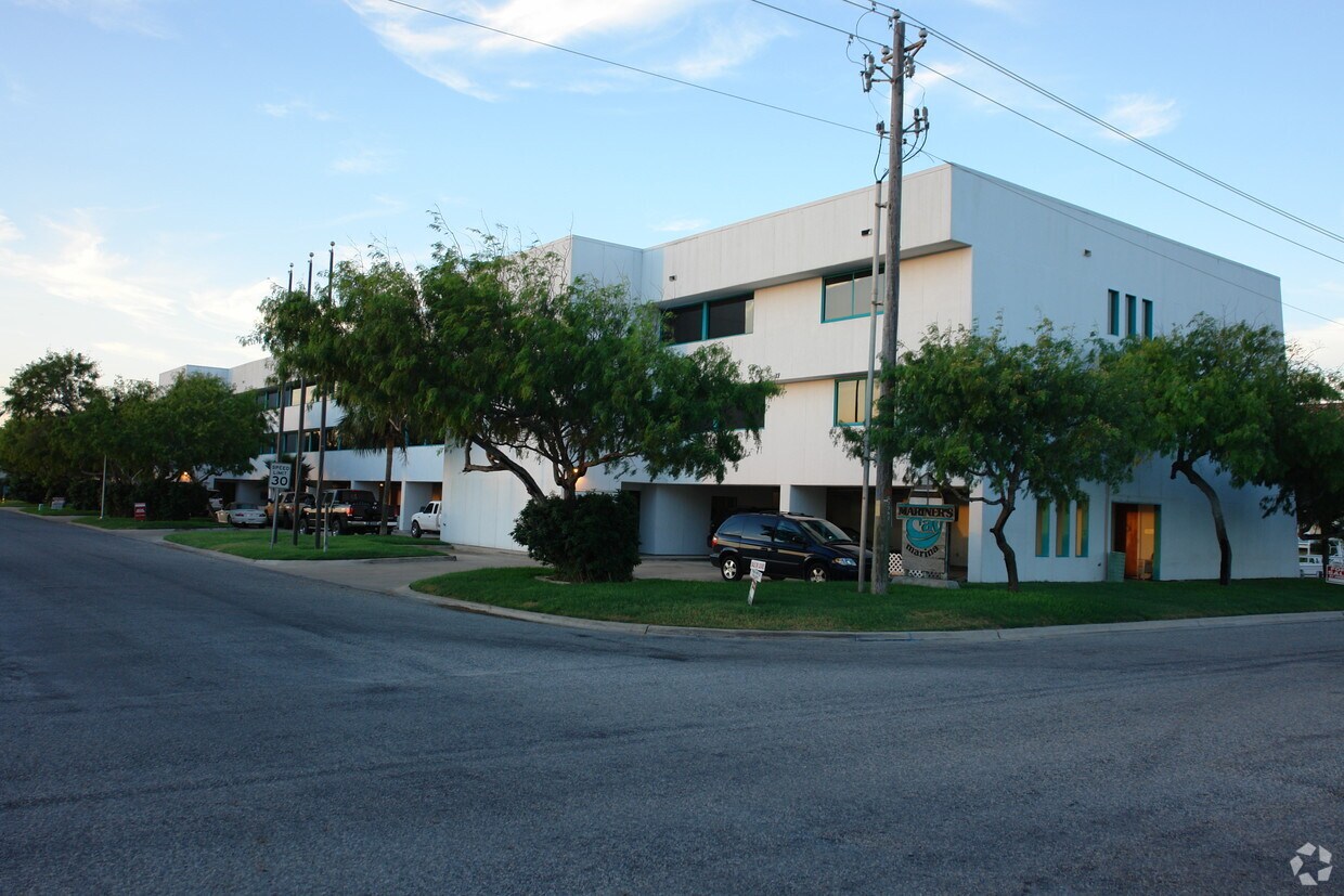 Building Photo - Mariner's Cay Marina Condos