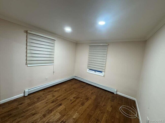 Foto del edificio - 223 Waverly Ave