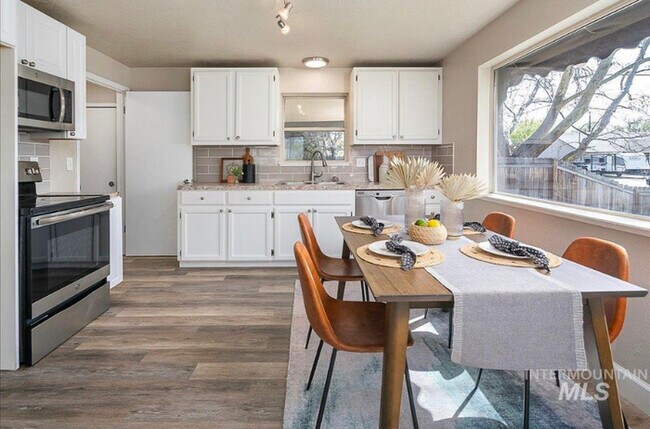 Foto del edificio - 4 Bed 2 Bath in Boise!