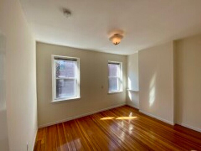 Foto del edificio - KENMORE (BU/NEU) 3 bed 1.5 bath - 9/1 - NO FEE