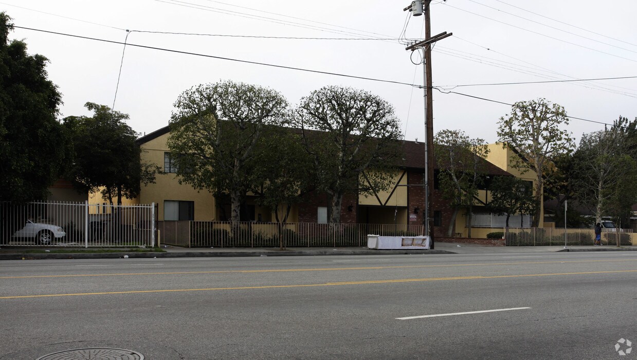 Building Photo - 11606 Victory Blvd