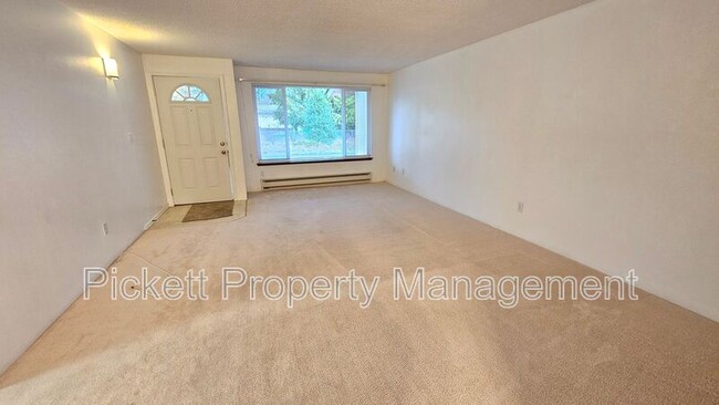 Photo - 2870 SE Colusa Ave Apartment