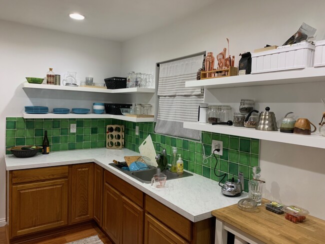 Kitchen - 3924 Yosemite Way