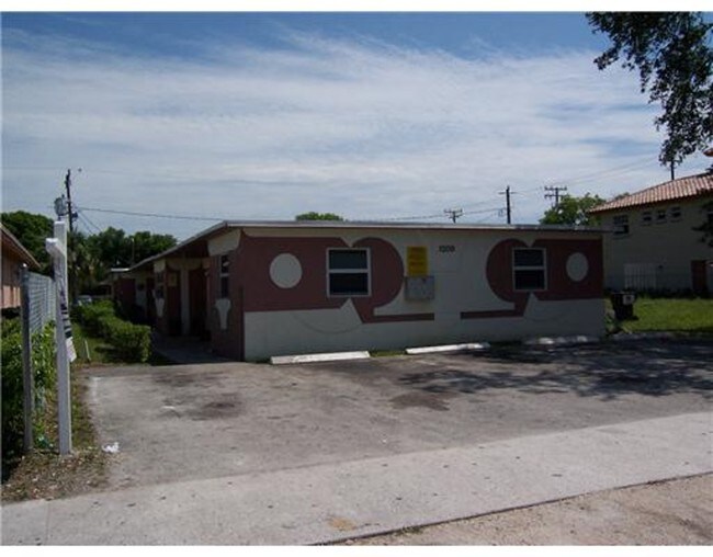 Building Photo - 1209 NW 2nd St