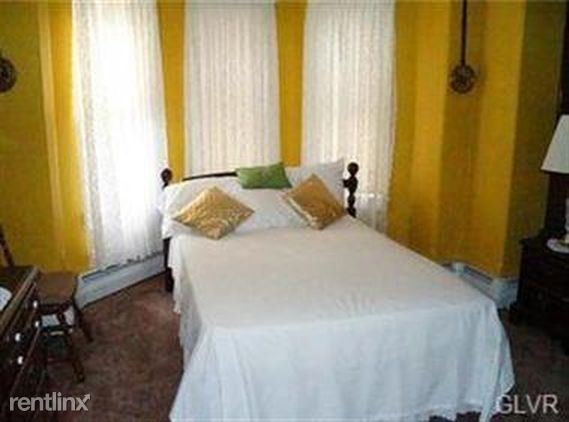 Building Photo - 2 br, 1 bath Apartment - 1407 Main Street 2