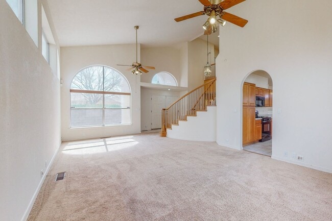 Foto del edificio - 2 story 4 bedroom