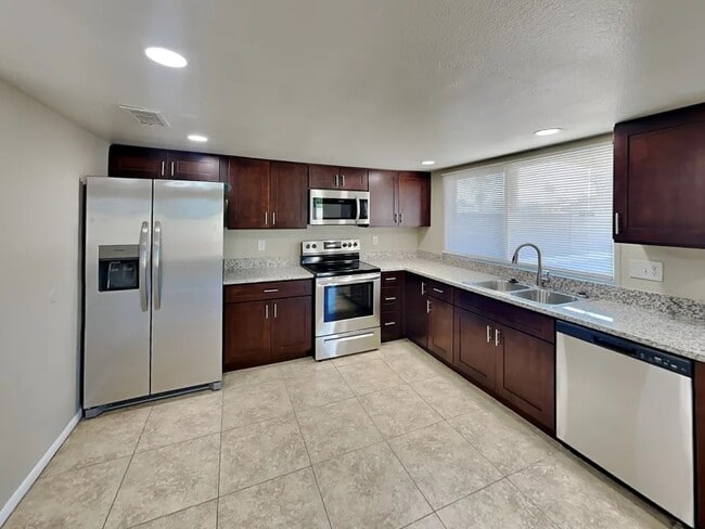 Building Photo - 2183 E Concorda Dr