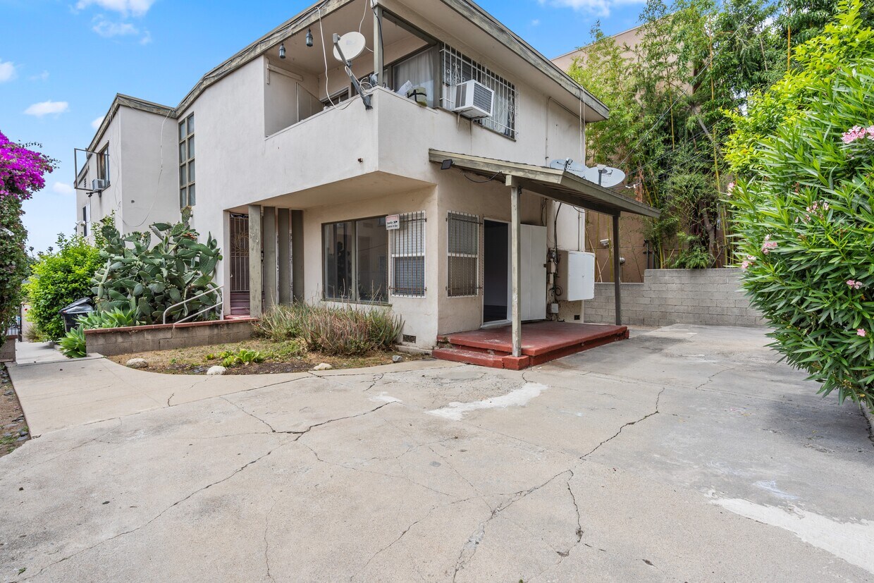 Foto principal - 1142 S Serrano Ave