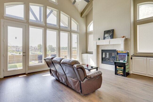 Building Photo - 12718 Mdw Gln Trl