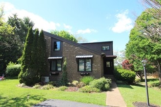 Building Photo - 964 Rosedale Dr
