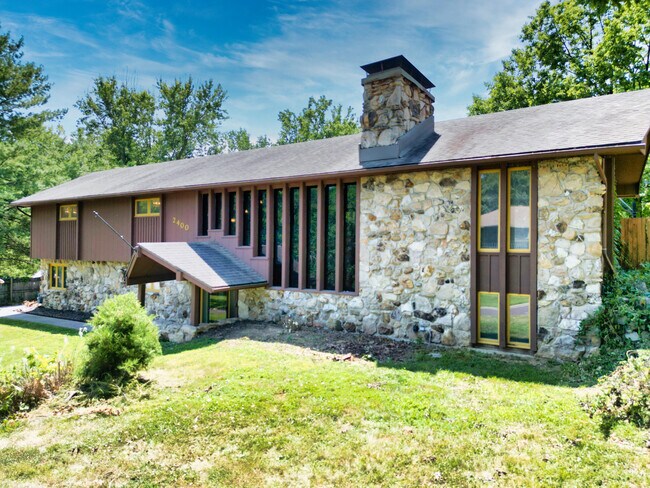 Foto del edificio - 2400 Ridgefield Rd
