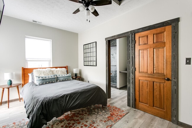 Building Photo - 725 E Breckinridge St