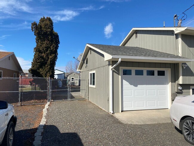 Foto del edificio - 4-bedroom / 2 bath Home located in a Heights area in Clarkston, WA