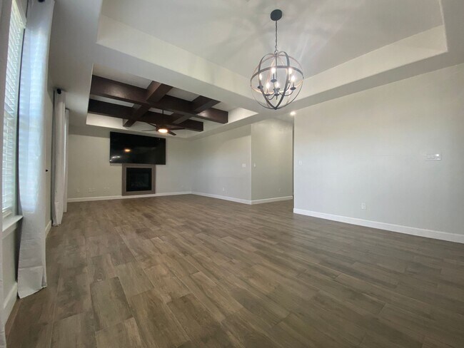 Foto del edificio - East El Paso 4 bed 2 bath Refrig A/C with gorgeous landscaping!