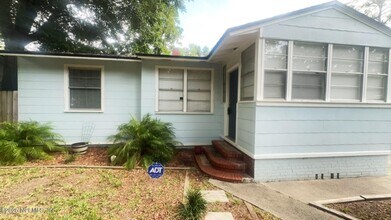 Building Photo - 3313 Myra St