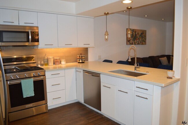 Foto del edificio - 2BD Ground Floor Condo in Gated Gardens Po...