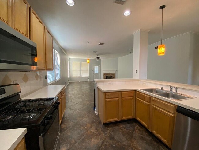 Foto del edificio - 5411 Thyme Ln