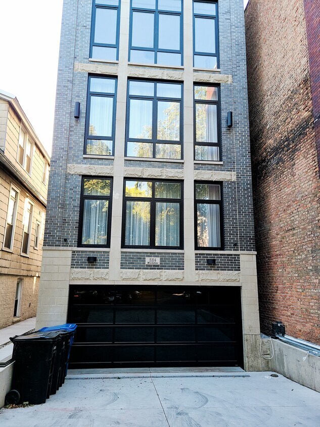 Primary Photo - 5314 S Blackstone Ave