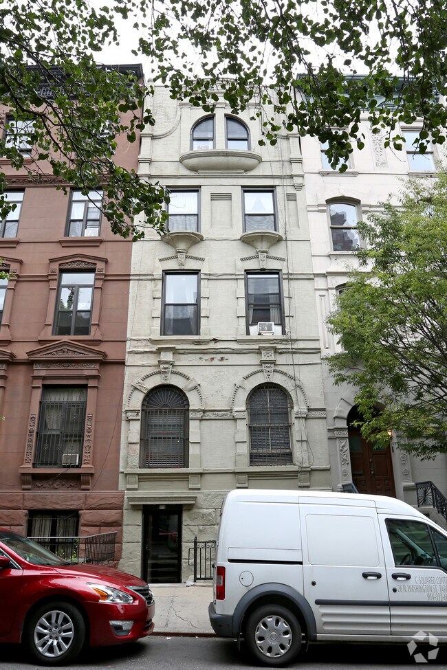 Building Photo - 123 W 81st St