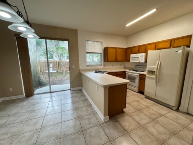 Foto del edificio - Beautiful 3 Bedroom, 2 Bath Home with Fresh Paint, New Carpet and Fenced Yard!