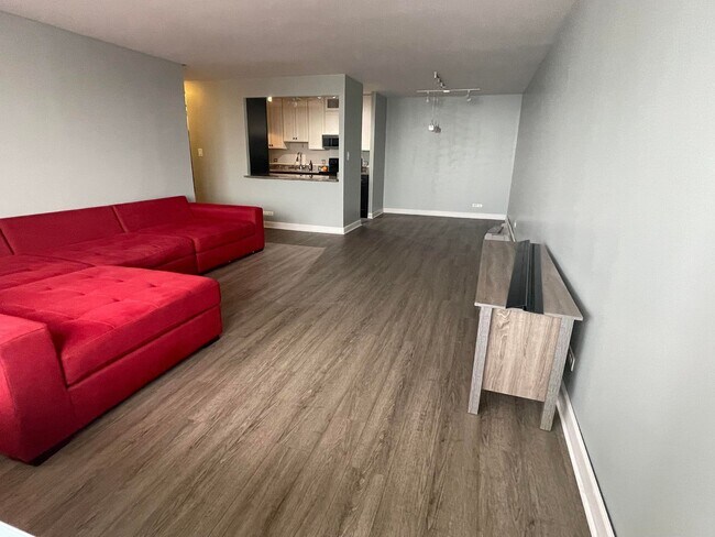 Foto del edificio - 3930 N PINE GROVE Ave