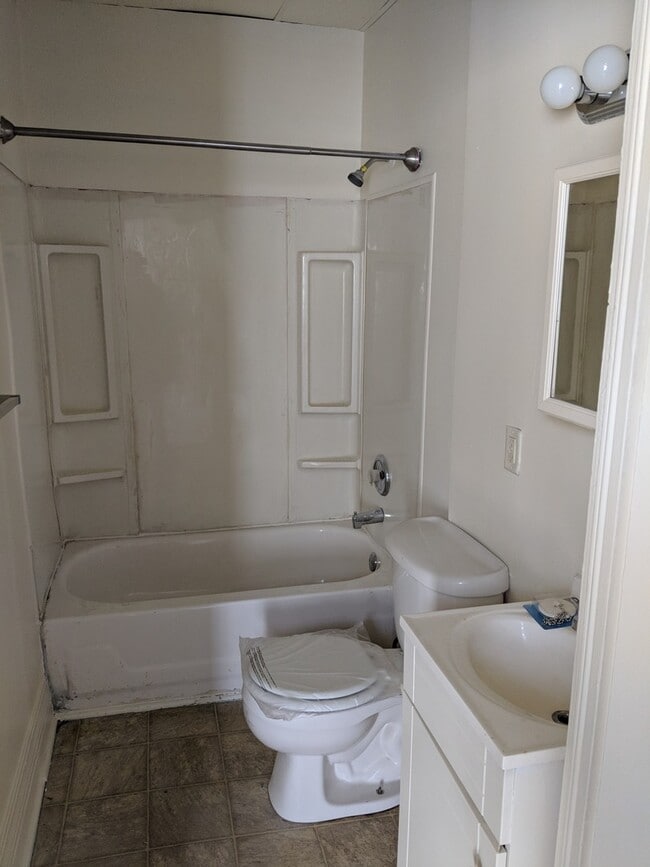 Building Photo - 1031 Euclid