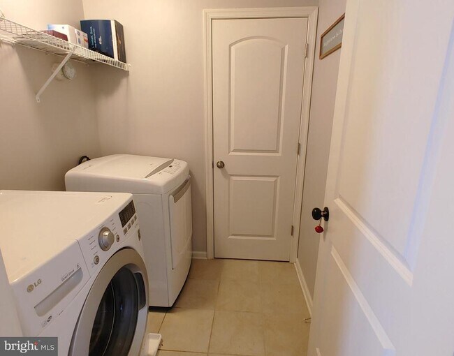 Foto del edificio - 406 Timothy Ln
