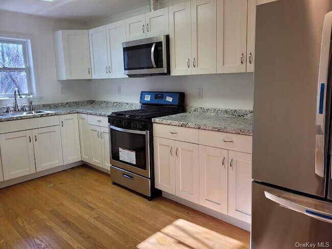 Building Photo - 1521 NY-208