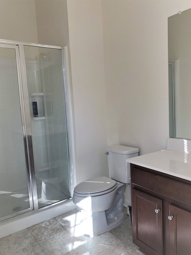 Foto del edificio - Beautiful End-Unit Townhome in New Post!