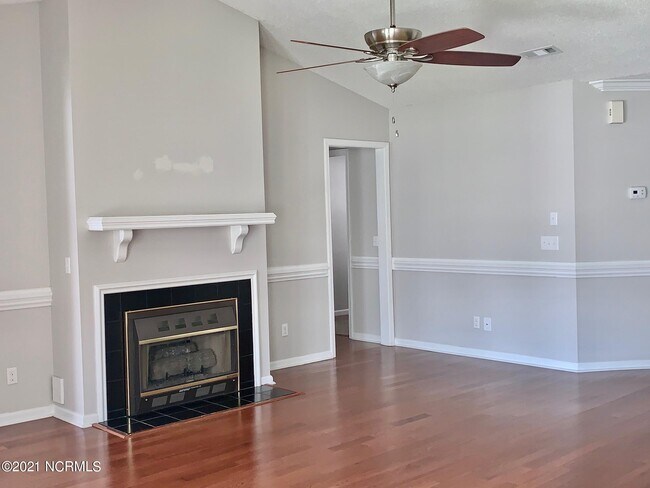 Building Photo - 3006 Mulberry Ln
