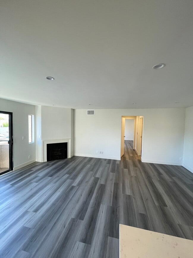 Building Photo - 6212 Fulton Ave