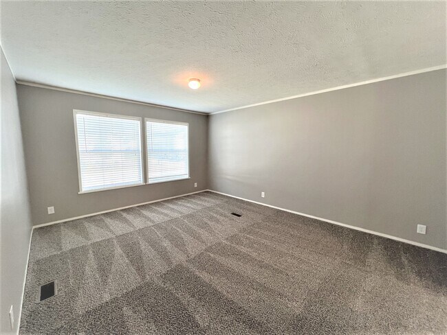 Building Photo - 5198 Sheffield Dr