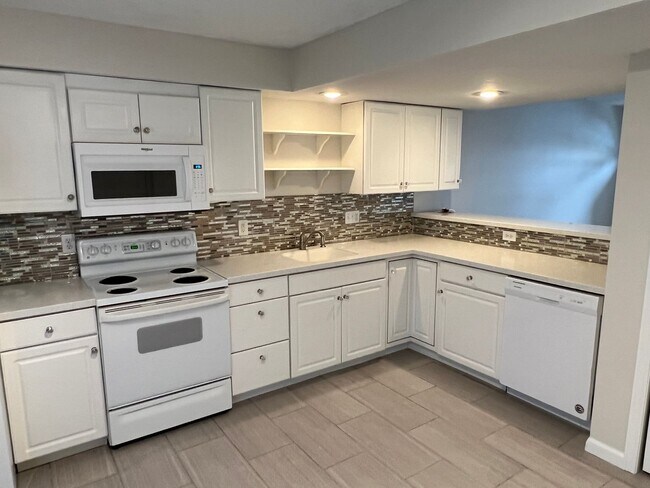 Foto del edificio - Beautiful 2 bedroom condo available July 2...