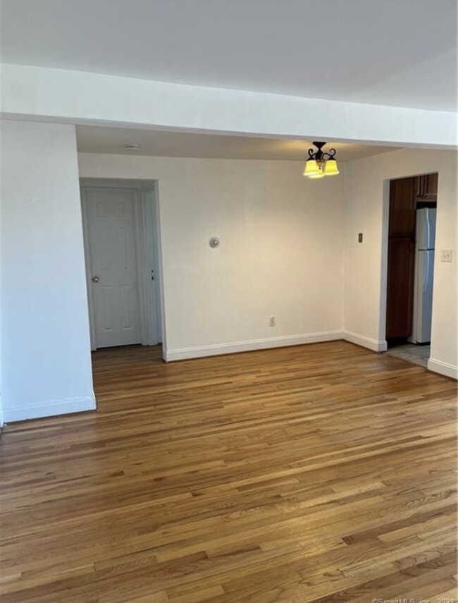 Dining room/Eat in Kitchen - 70 Farmington Ave