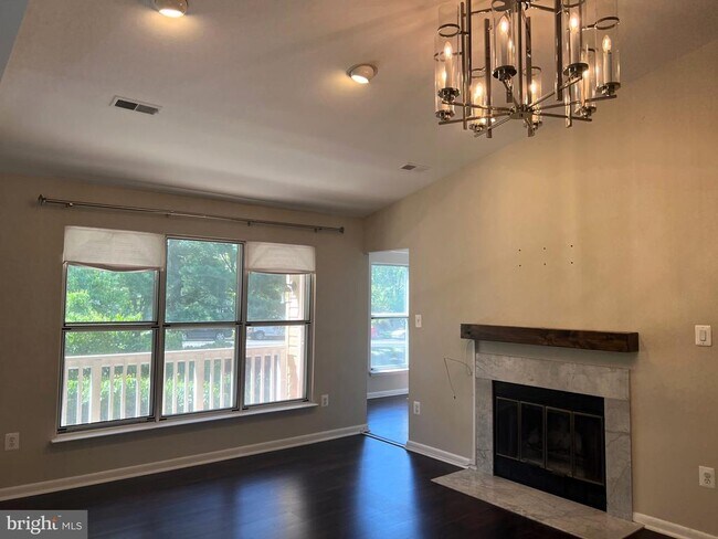 Building Photo - 18000 Rolling Meadow Way