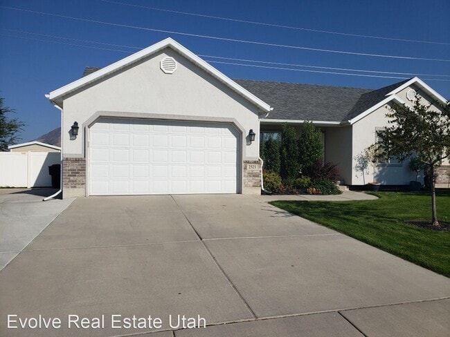 Building Photo - 6 br, 2.5 bath House - 2521 Goodnight Dr