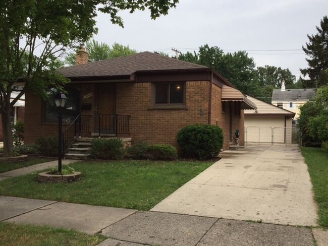 3 Bedroom with Basement and Garage - 1643 London Ave