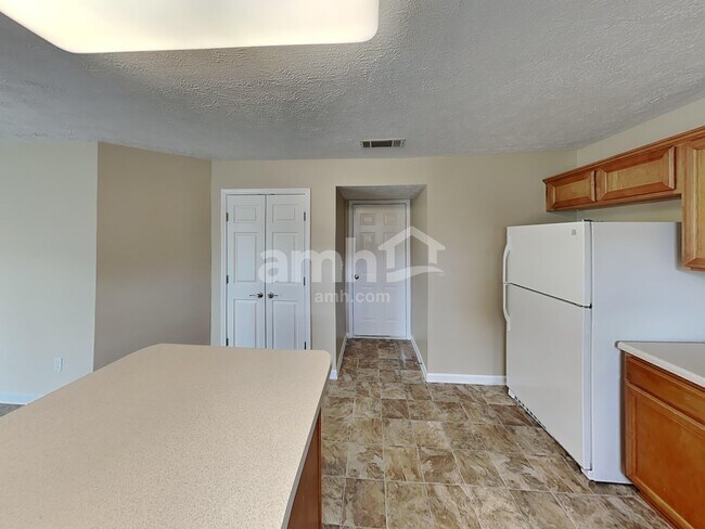 Foto del edificio - 4006 Pennick Ct