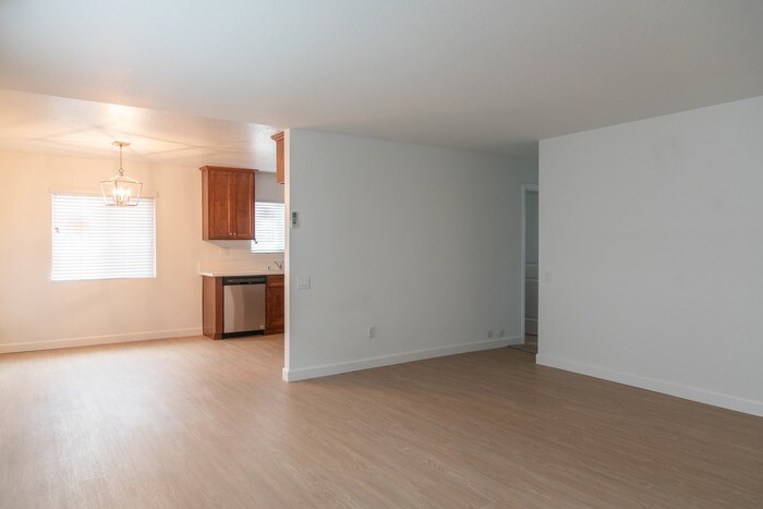 Foto principal - 5848 Greenleaf Ave