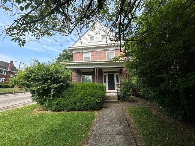 Building Photo - Bevis Home