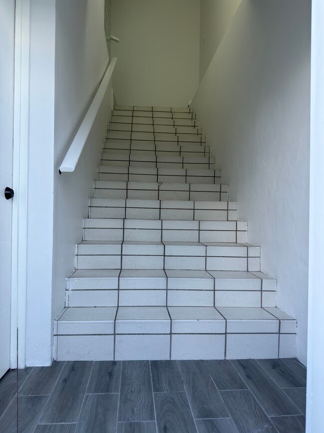 Building Photo - 325 W 60th St
