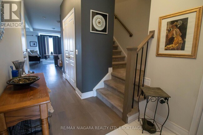 Photo du bâtiment - 24 Manhattan Ct.