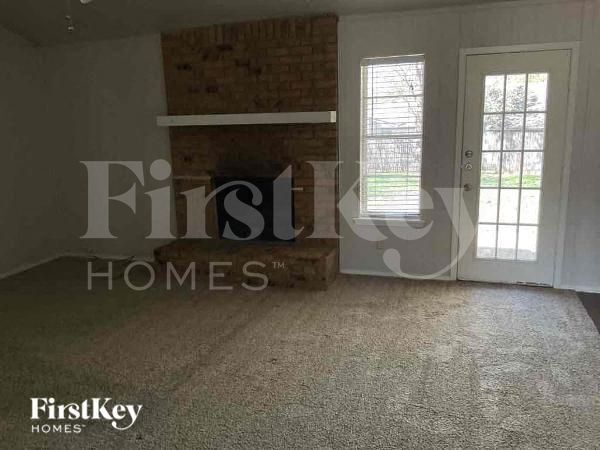 Foto del edificio - 6481 Whitehurst Dr
