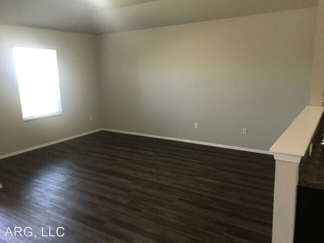 Building Photo - 3 br, 2 bath House - 800 Monarch Way