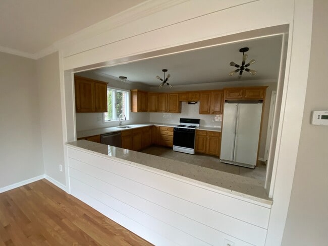 Kitchen - 1521 Highland Ave