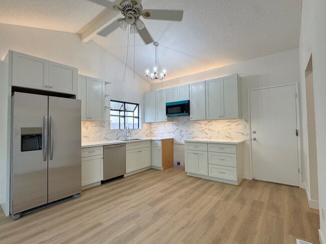 Building Photo - 900 Severus Dr