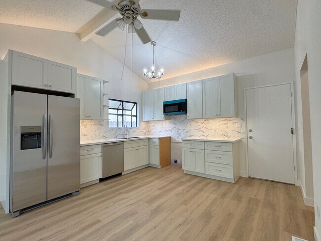 Foto del edificio - 900 Severus Dr